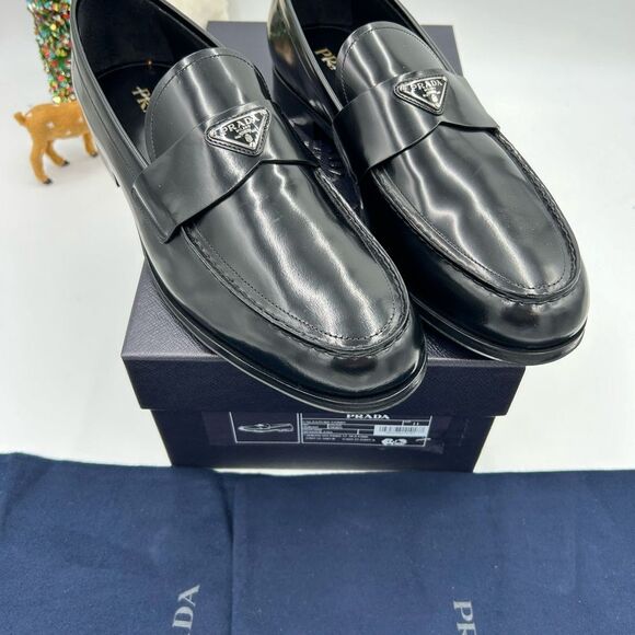 Men’s Prada, leather triangle logo loafers size 11 fits larger made in Italy - Picture 1 of 10
